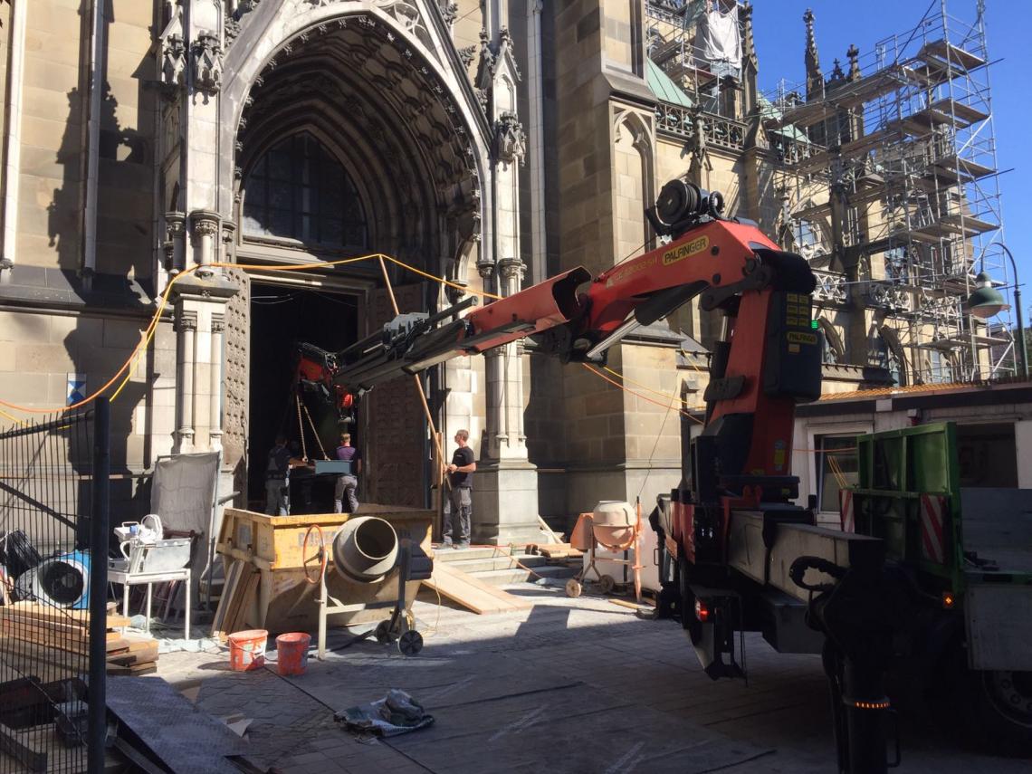 Einbau KRAUS Hubtisch im Linzer Dom